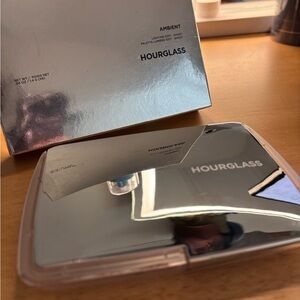 Hourglass Ambient Lighting Edit in Silver Compact